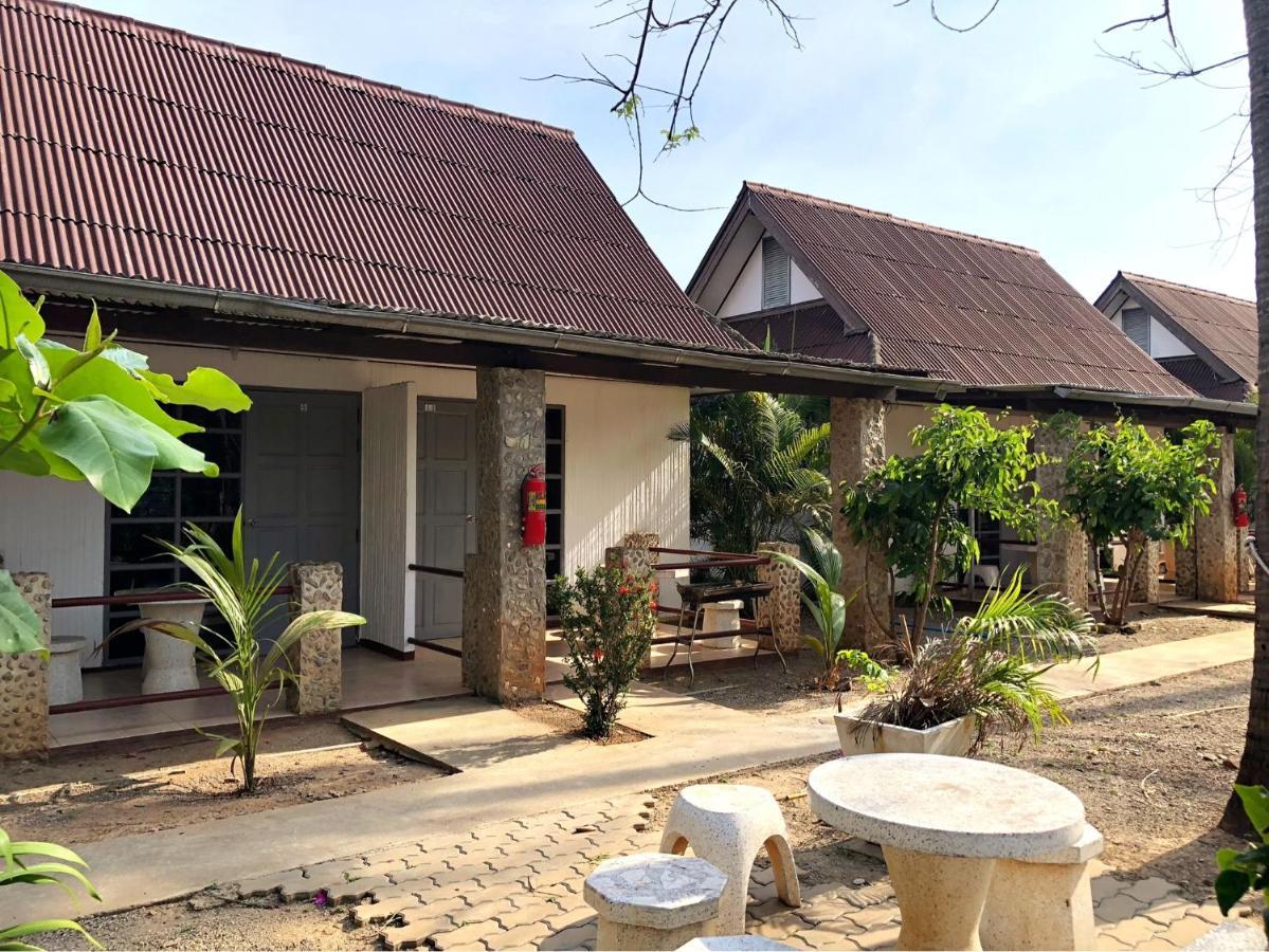 Blue Beach Resort Baanphakrimlay Екстериор снимка