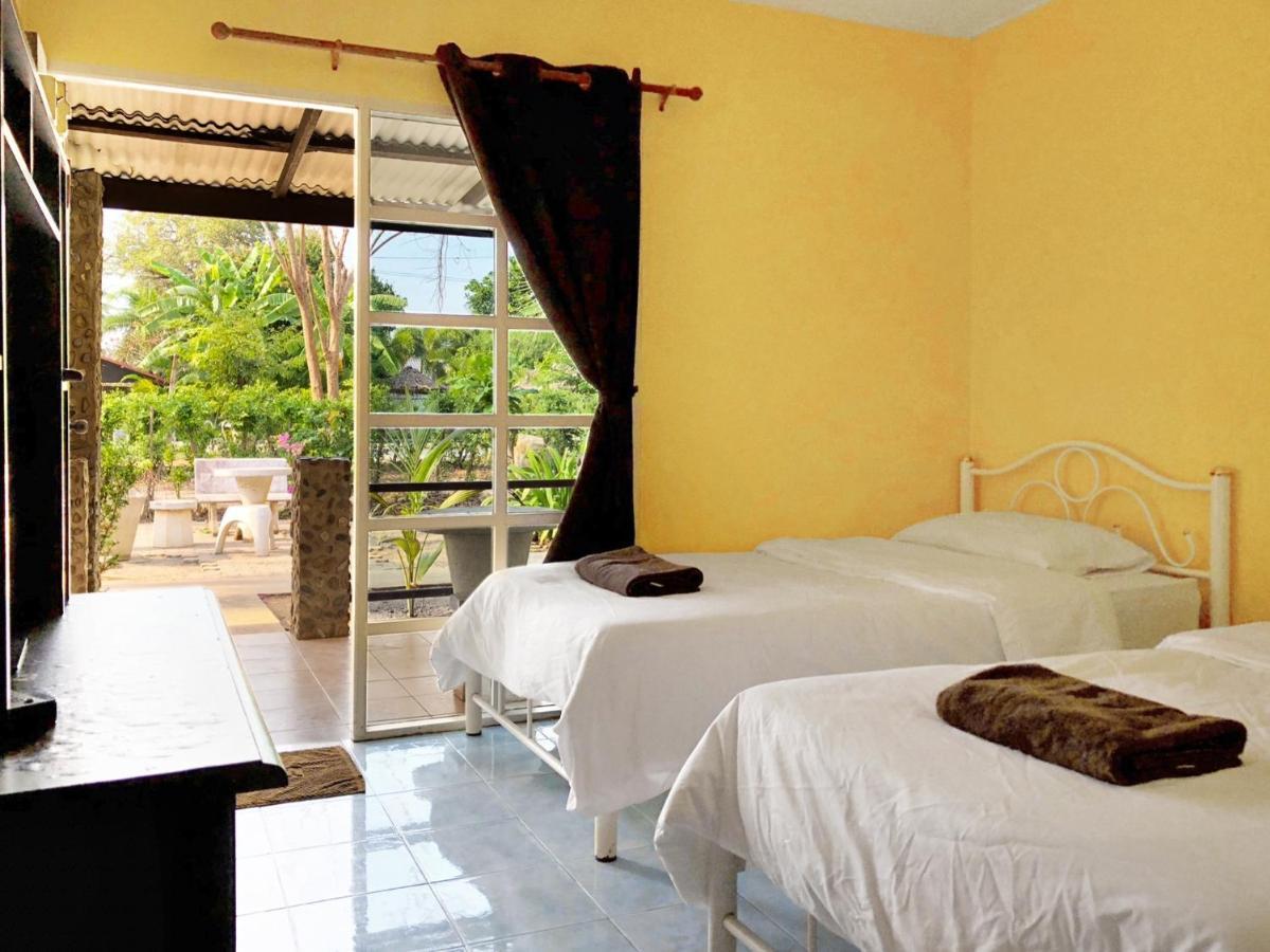 Blue Beach Resort Baanphakrimlay Екстериор снимка