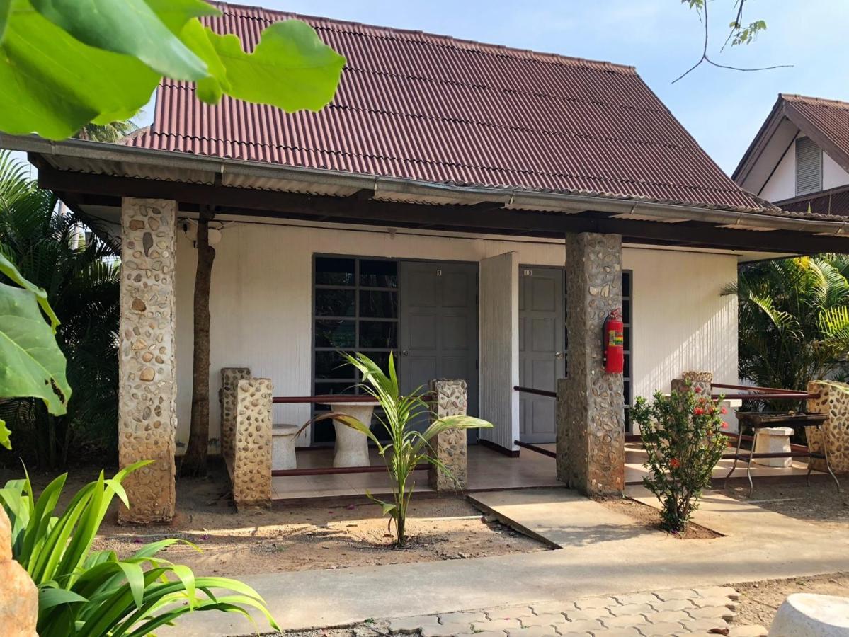 Blue Beach Resort Baanphakrimlay Екстериор снимка
