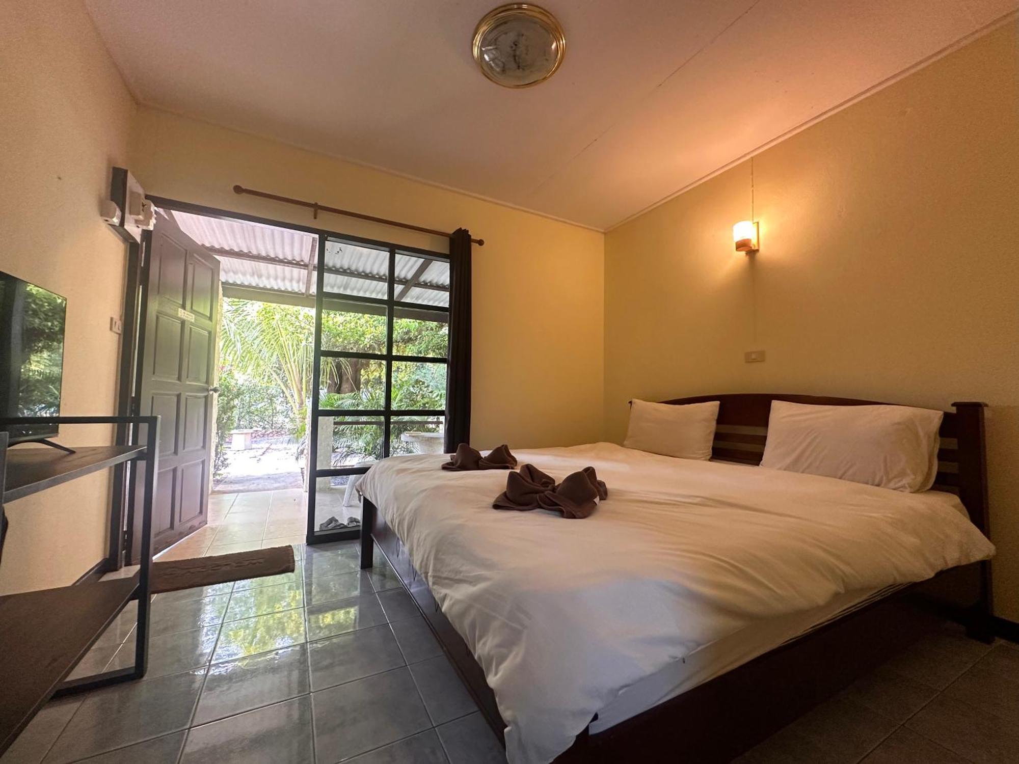 Blue Beach Resort Baanphakrimlay Екстериор снимка