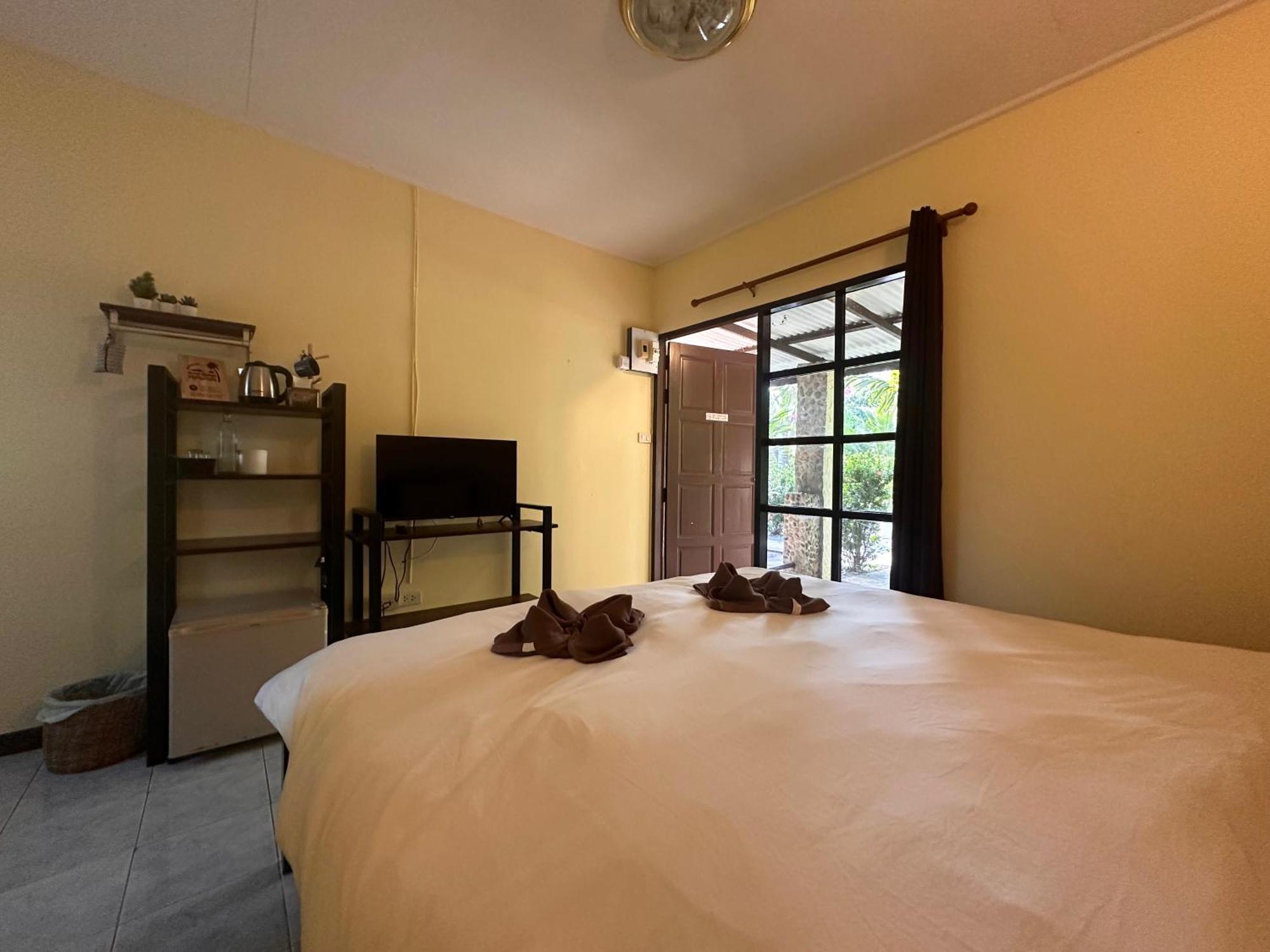 Blue Beach Resort Baanphakrimlay Екстериор снимка