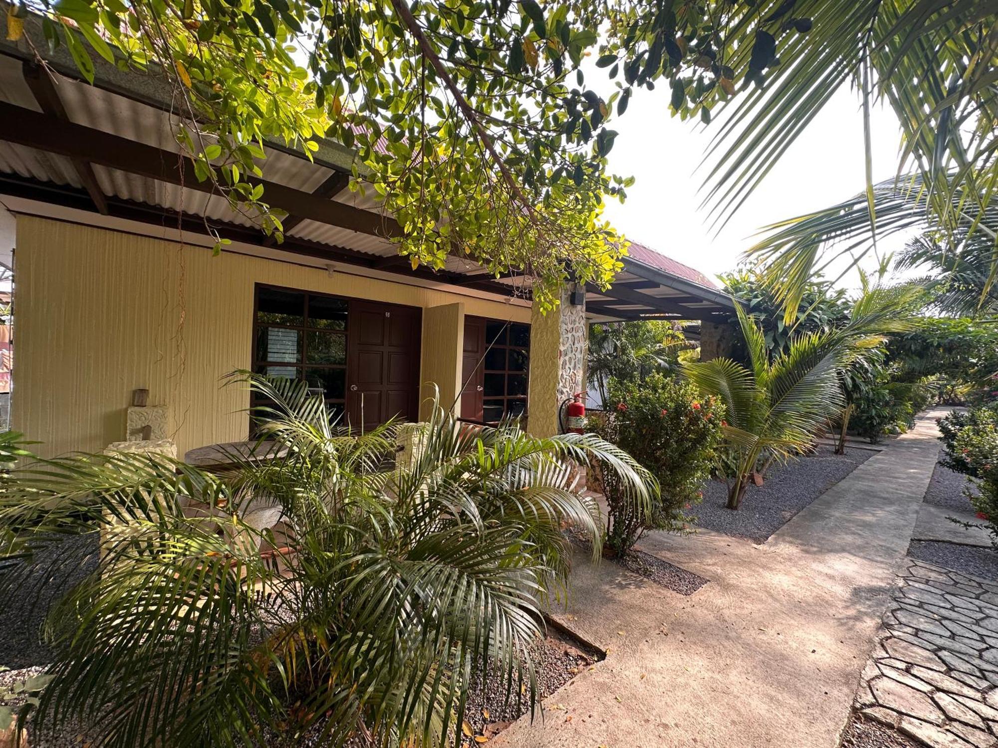 Blue Beach Resort Baanphakrimlay Екстериор снимка